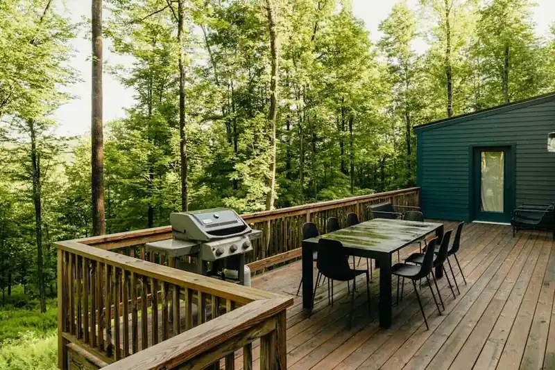 Cedar and pressure treated deck Edmonton Alberta — TrueBlue Builders Ltd